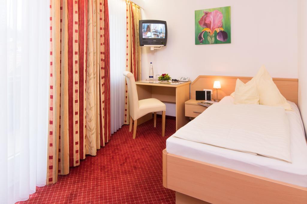 Hotel Garni Regina โอเบอร์สทดอร์ฟ ภายนอก รูปภาพ